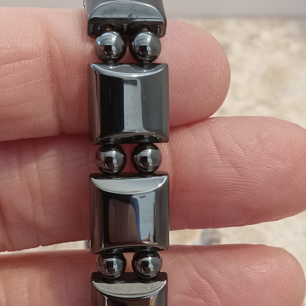 Magnetic Glossy Black Geometric Stretch Bracelet